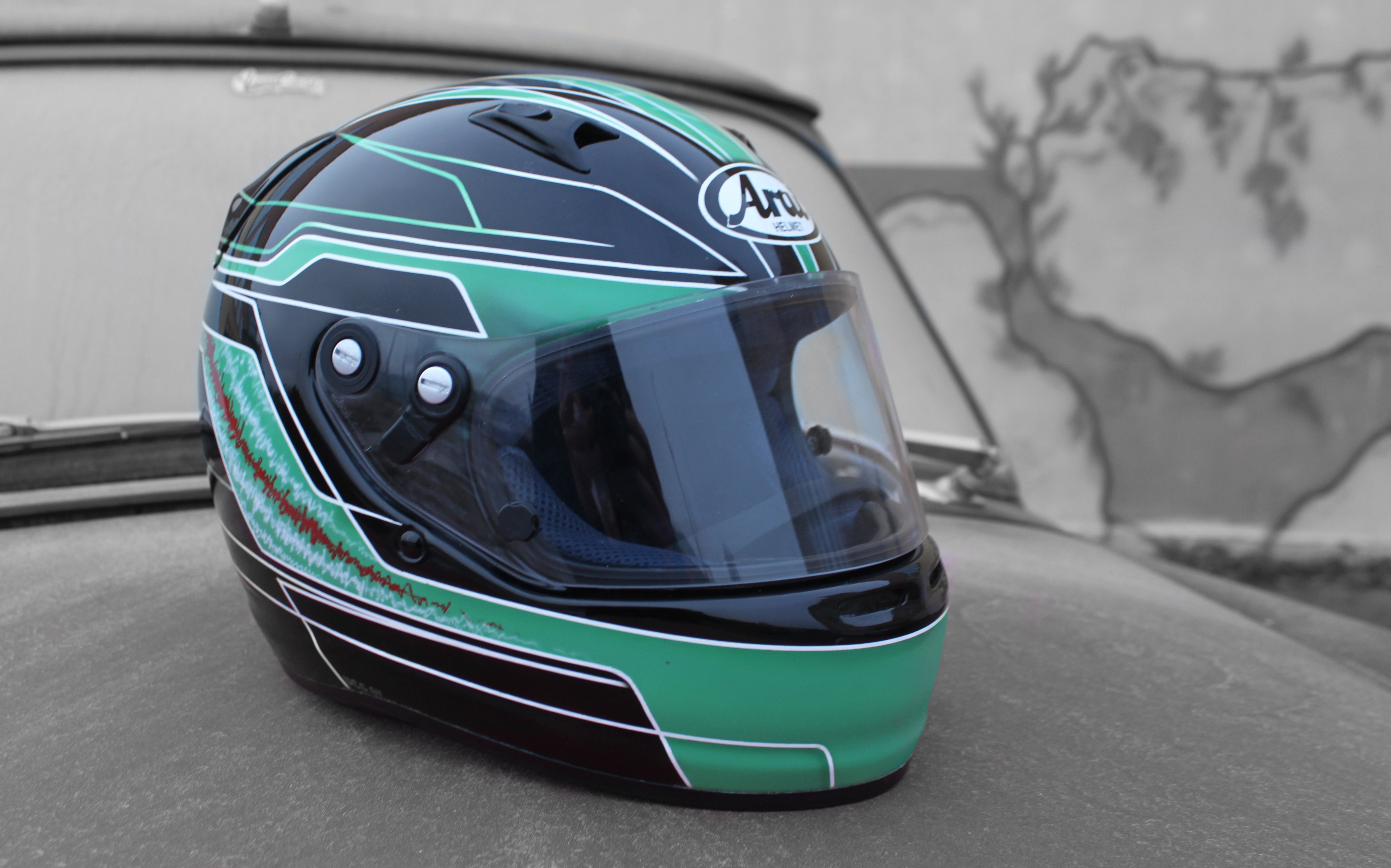 Кастом дизайн в стиле Tony Kart на шлеме ARAI для картинга 