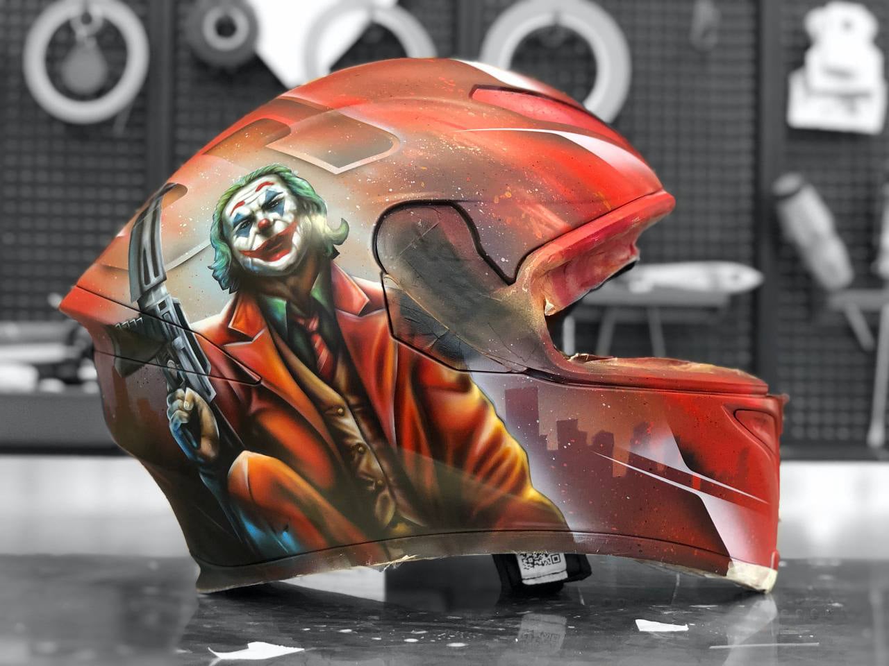 Аэрография на мотошлеме AGV JOKER 