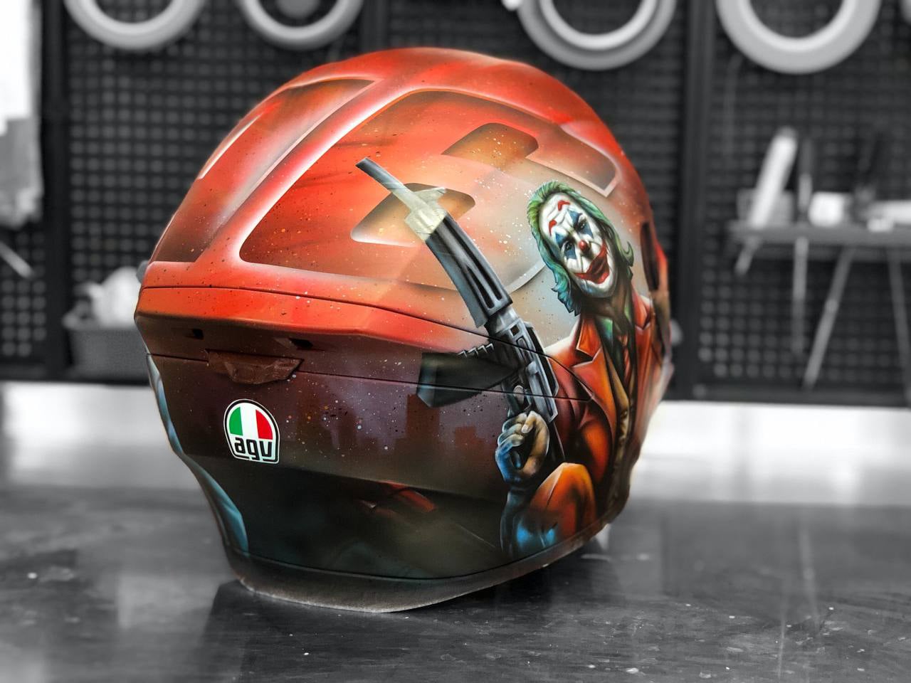 Аэрография на мотошлеме AGV JOKER 