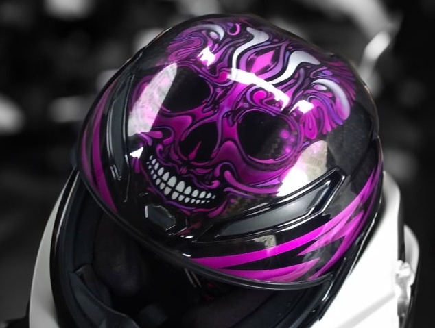 Аэрография Violet Santa Muerte на мотошлеме AGV