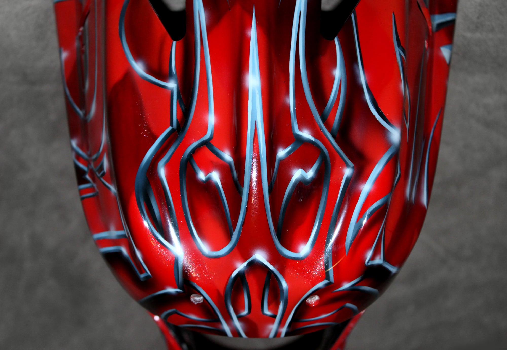 Дизайн и аэрография вратарского шлема Tribal Skull